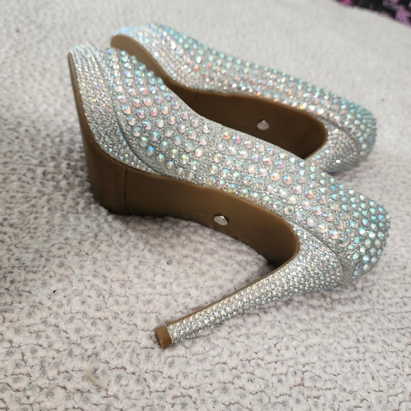 Brand New Thalia Sodi Stunning 😍 Silver Crystal Heels - Picture 4 of 16